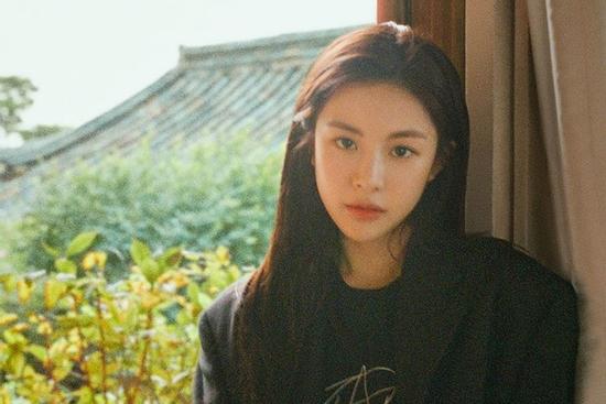 Nhan sắc lạ lẫm trước khi dao kéo của hot girl đình đám Hàn Quốc