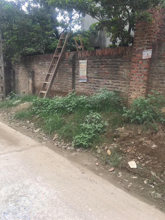 Hà Nội: Phá tường giải cứu cụ bà gần 80 tuổi ốm liệt giường bị hàng xóm nhốt trong nhà-5