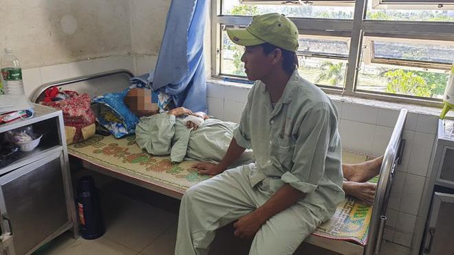 Người con trai nghi rạch nát đầu cha 74 tuổi để giành đất liệu sẽ đối diện án phạt nào?-1