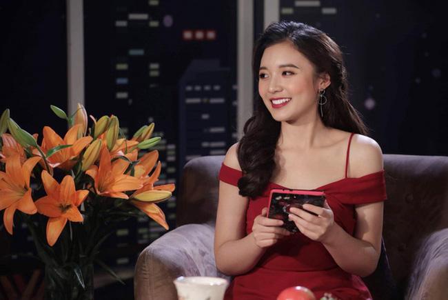 Khán giả sốt xình xịch với nữ MC chân ngắn nhưng có võ của Đài truyền hình Việt Nam-4