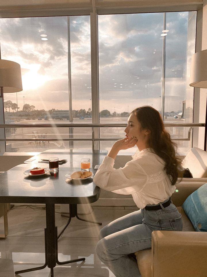 Khán giả sốt xình xịch với nữ MC chân ngắn nhưng có võ của Đài truyền hình Việt Nam-7