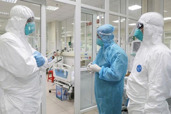 Phi công người Anh nhiễm COVID-19 thoát nguy kịch nhưng lại tái dương tính, tiên lượng xấu-3