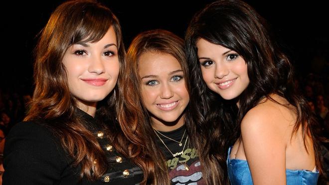 Công chúa Disney nghiện ngập, nổi loạn và tình trường ồn ào-1