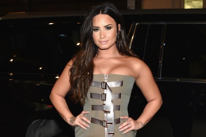 Công chúa Disney nghiện ngập, nổi loạn và tình trường ồn ào-6