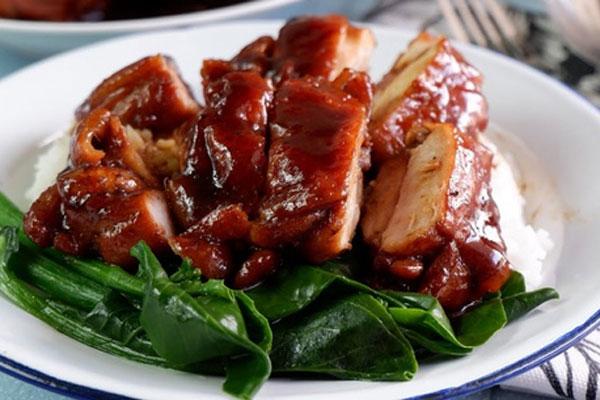 Bữa trưa nhanh gọn với cơm thịt gà nấu nồi cơm điện-1