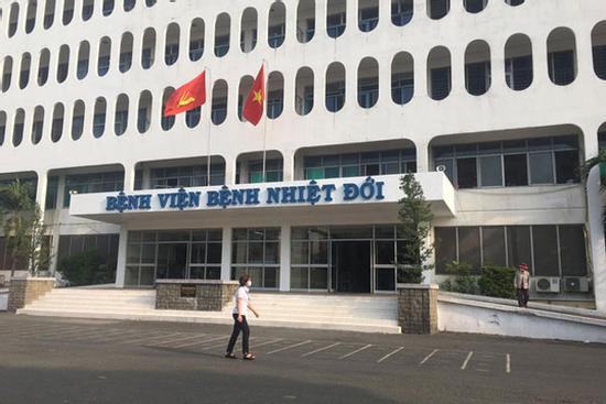 Phi công người Anh nhiễm COVID-19 thoát nguy kịch nhưng lại tái dương tính, tiên lượng xấu