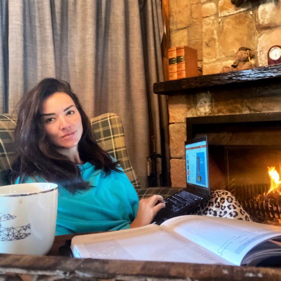 Bản tin Hoa hậu Hoàn vũ 26/4: Hoàng Thùy là nữ hoàng mà vẫn phải nhường sóng Diễm Hương-9