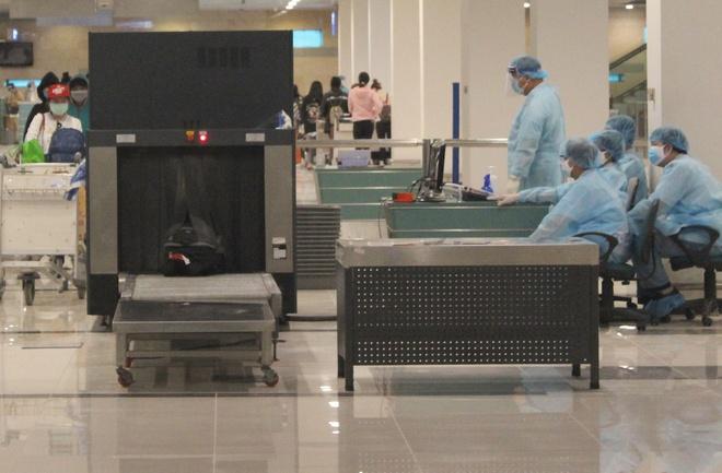 Sân bay Cần Thơ đón 105 công dân từ Indonesia về nước cách ly-1
