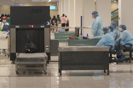 Sân bay Cần Thơ đón 105 công dân từ Indonesia về nước cách ly