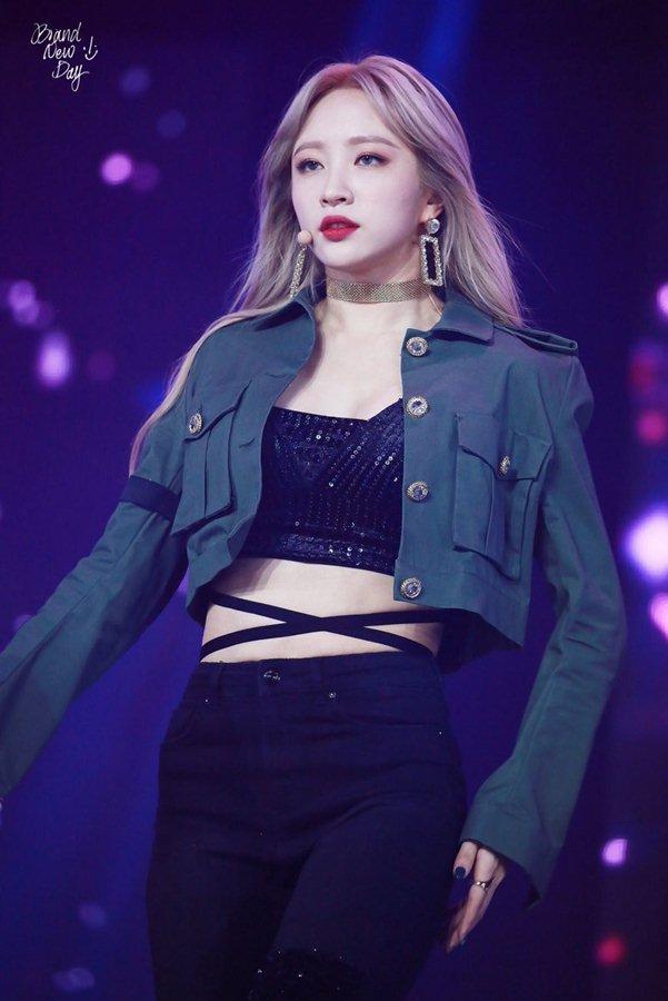 Hani (EXID): Hani từng thực tập tại JYP một thời gian nhưng bị loại trong quá trình rèn luyện. Sau đó, cô được công ty Banana Culture chiêu mộ rồi ra mắt cùng EXID. Hani là thành viên được chú ý nhiều nhất nhóm với fancam thu hút. Bên cạnh ngoại hình, Hani cũng sở hữu giọng hát chất lượng, bằng chứng là vị trí á quân của cô trong chương trình 