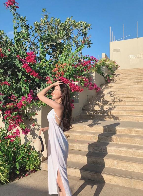 Cao Thái Hà bốc lửa khi diện bikini sau scandal lộ ảnh hút thuốc lá-6