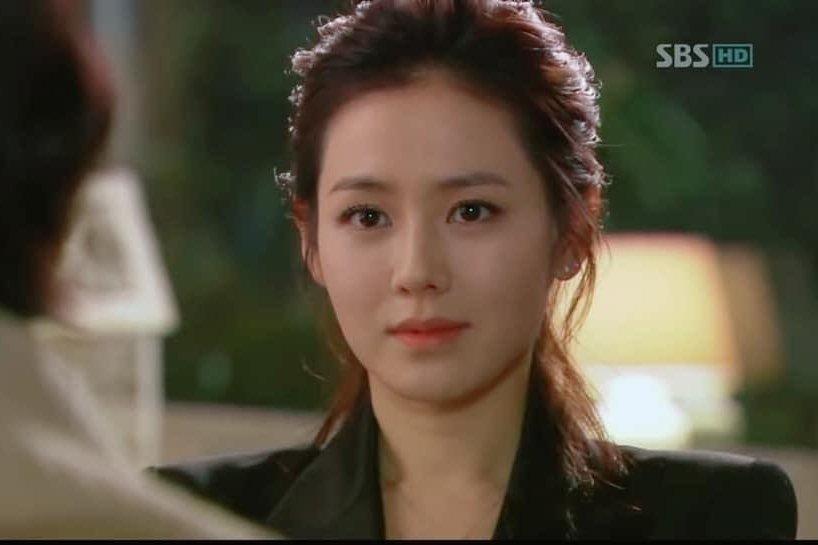 Top sao quyền lực nhất Kbiz 2020: BTS, BLACKPINK dẫn đầu, chị đẹp Son Ye Jin chỉ ở hạng 24-6