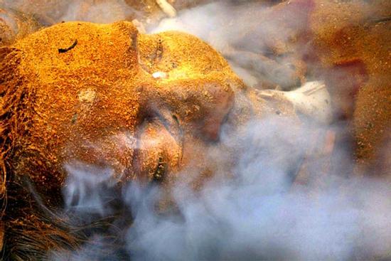 Hỏa táng thi thể 'người thân' nghi nhiễm Covid-19, vài tuần sau phát hiện vẫn còn sống