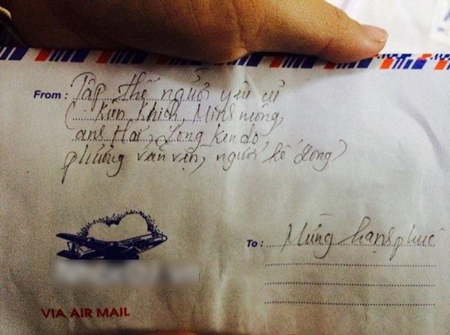 Cô dâu bóc phong bì mừng cưới 4 trong 1 của người yêu cũ, thất kinh khi thấy tờ tiền bên trong-8