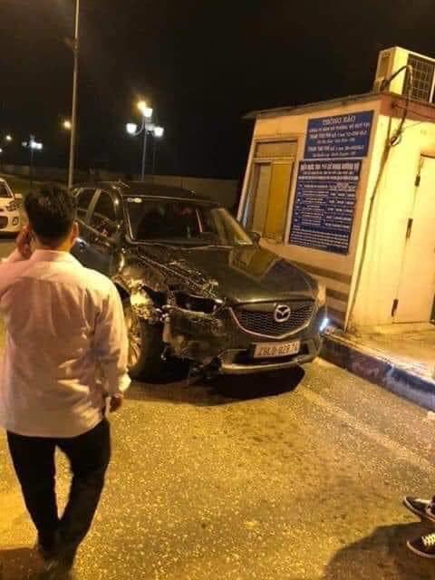 Clip: Tài xế tông người đi xe đạp điện rồi điên cuồng bỏ chạy, kéo lê xe tóe lửa trên đường-3