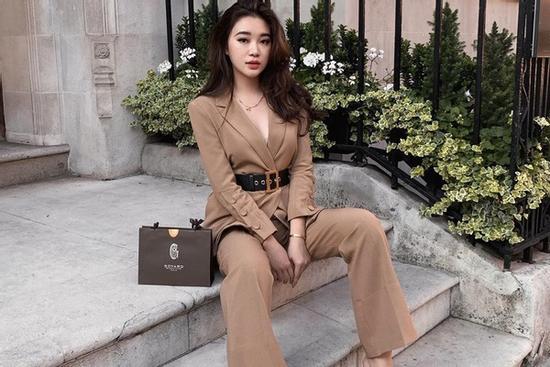 Gái đẹp Lào đang hot trên MXH Việt: Cuộc sống chuẩn rich kid, mỗi lần xuống phố diện một set đồ nhìn mê mẩn