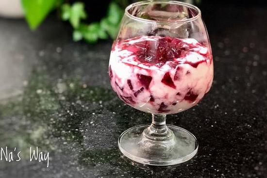 Mẹ Hà Nội hướng dẫn cách nhuộm màu nha đam đẹp mắt, đảm bảm hết nhớt, giòn ngon