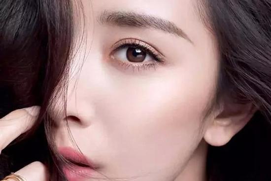 Nhân tướng quyết định tài vận, phụ nữ sở hữu đặc điểm này trên mặt, cả đời sống trong vinh hoa phú quý, càng lớn tuổi càng giàu có