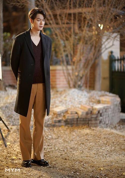Những bộ đồ khó cảm chỉ Lee Min Ho dám mặc-3