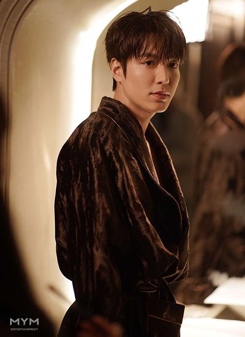 Những bộ đồ khó cảm chỉ Lee Min Ho dám mặc-7