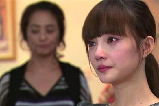 Hớn hở được mẹ chồng mua tặng cái váy giống hệt em chồng nhưng vô tình nghe cuộc trò chuyện, tôi tủi hờn vô cùng