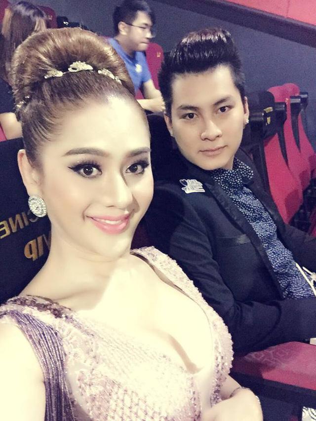 Lâm Khánh Chi bất ngờ nổi loạn với tóc bạch kim ở tuổi 43-7