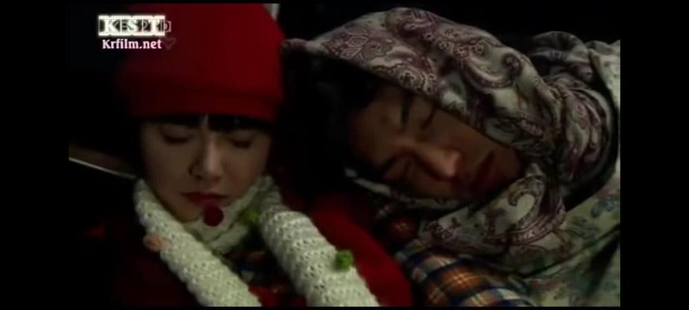 2 mỹ nam phim Quân Vương Bất Diệt: hoàng đế mê dựa vai bạn diễn nữ, cận vệ thích sà vào lòng bạn diễn nam-6