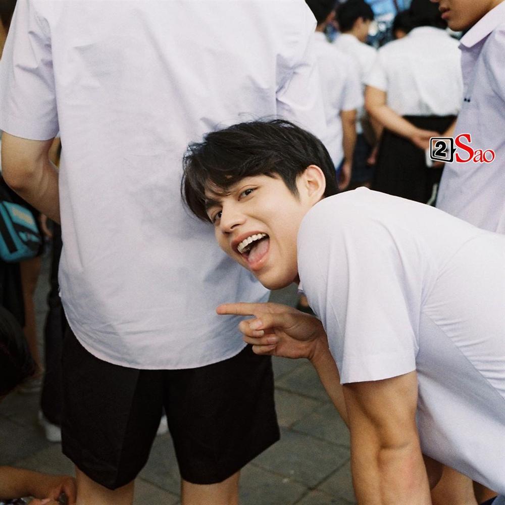 Bông hồng lai Việt gây sốt vì chụp hình cùng cặp hotboy đam mỹ Bright - Win-12