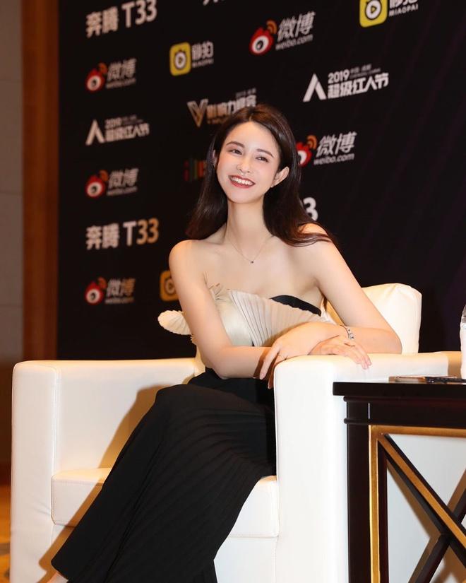 Trương Đại Dịch kiếm 20 triệu USD trong 30 phút nhờ bán quần áo-4