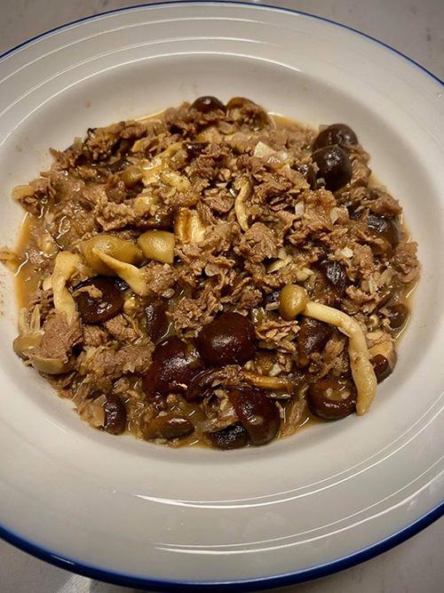 Trấn Thành vào bếp tự nấu nướng để ăn theo chế độ tăng cơ giảm mỡ-7