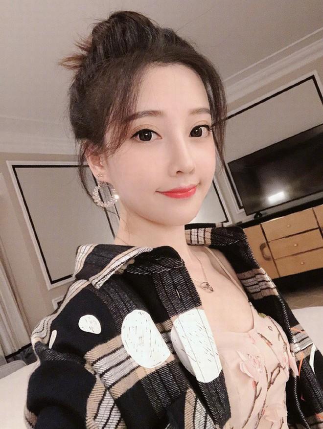 Hotgirl nổi tiếng lộ thân hình nhỏ bé như học sinh tiểu học làm dân mạng tranh cãi gắt-4