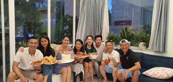 Nhóm bạn thân hội ngộ trong sinh nhật Thân Thúy Hà-2