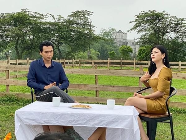 Hậu trường cảnh quay của nữ diễn viên 9X và "Mr. Cần Thô" Xuân Nghị trong phim thu hút sự chú ý của cư dân mạng. Trước "Nhà trọ Balanha", Kiều Yến Ngọc cũng từng tham gia một số vai phụ khác trong phim "Hoa hồng trên ngực trái", "Về nhà đi con"...