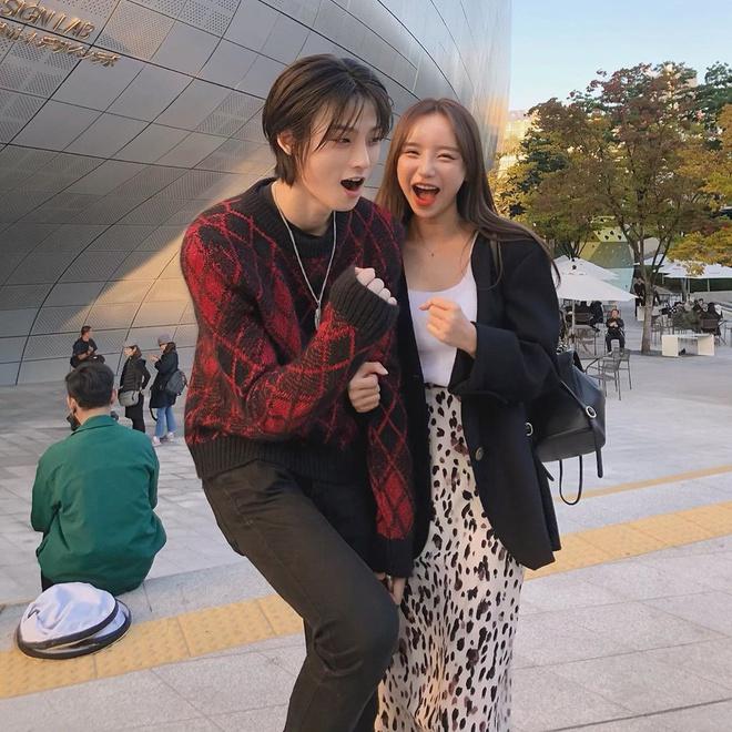 Bộ đôi đều là những gương mặt nổi bật trong giới ulzzang, có tầm ảnh hưởng trên mạng xã hội.