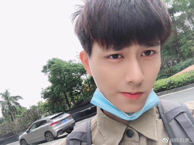 Thêm một anh thầy dạy Toán khiến dân tình điêu đứng, tưởng là hot boy trường trung học luôn đó-5