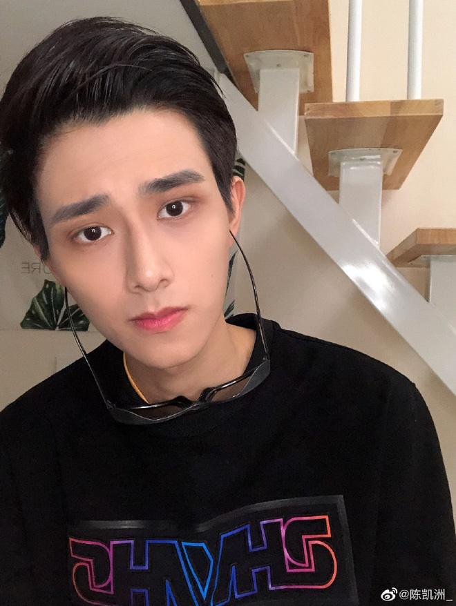 Thêm một anh thầy dạy Toán khiến dân tình điêu đứng, tưởng là hot boy trường trung học luôn đó-4