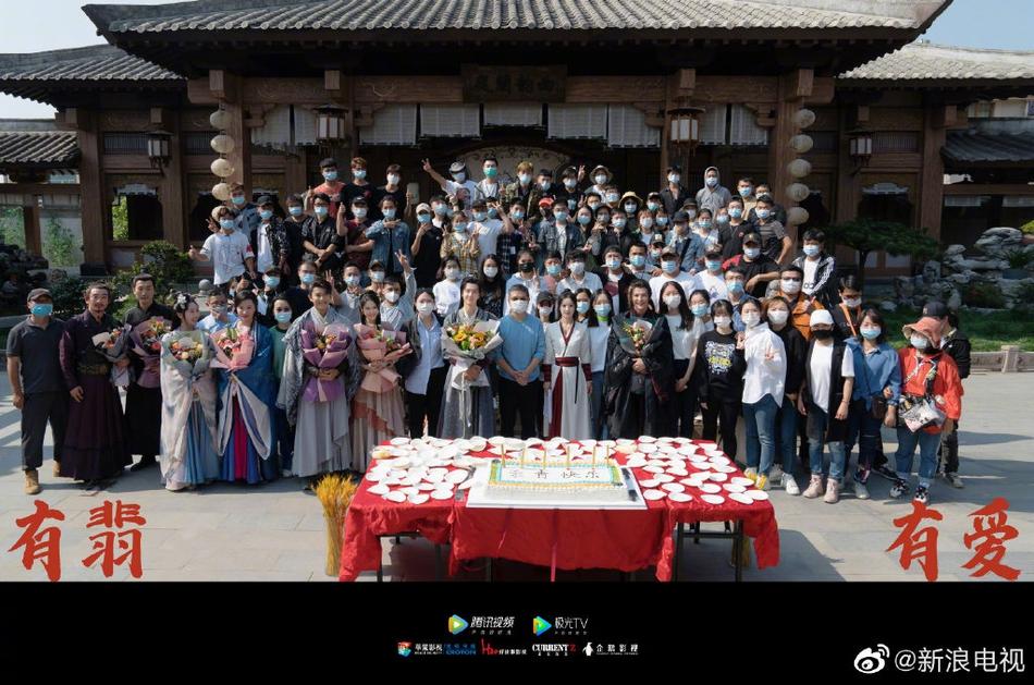 Triệu Lệ Dĩnh bật khóc nức nở, không nỡ rời xa đoàn phim Hữu Phỉ-3