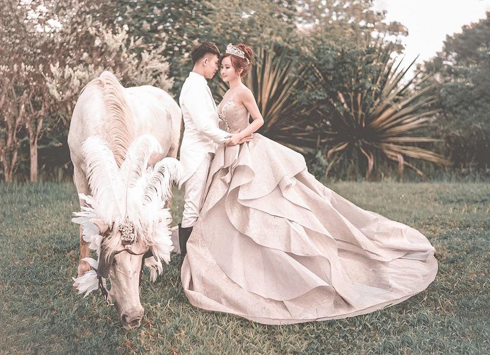 Vợ chồng đại gia Minh Nhựa khoe ảnh cưới chất chơi, bạn bè thân thiết chỉ soi ngoại hình-4