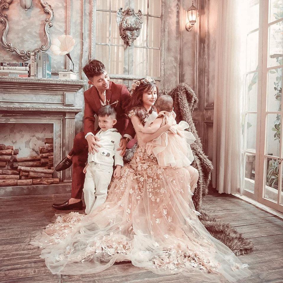 Vợ chồng đại gia Minh Nhựa khoe ảnh cưới chất chơi, bạn bè thân thiết chỉ soi ngoại hình-2