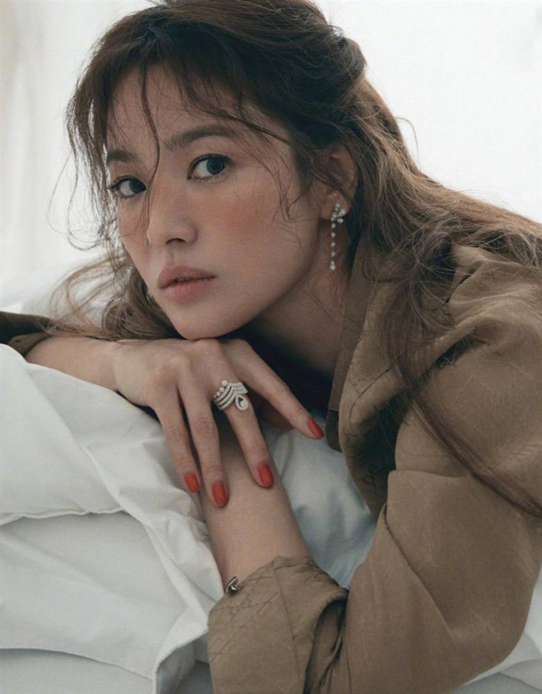 Trọn bộ ảnh Song Hye Kyo trên tạp chí, ngắm xong không còn ai dám chê kém sắc-6