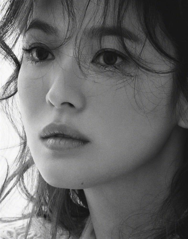 Trọn bộ ảnh Song Hye Kyo trên tạp chí, ngắm xong không còn ai dám chê kém sắc-9