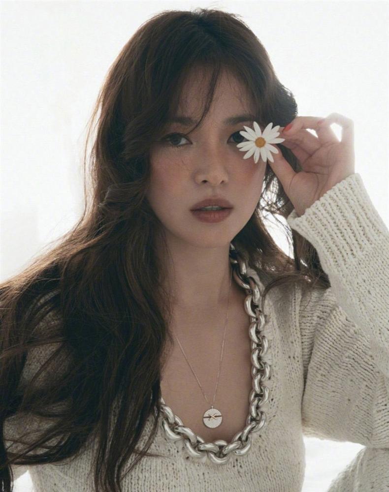 Trọn bộ ảnh Song Hye Kyo trên tạp chí, ngắm xong không còn ai dám chê kém sắc-12