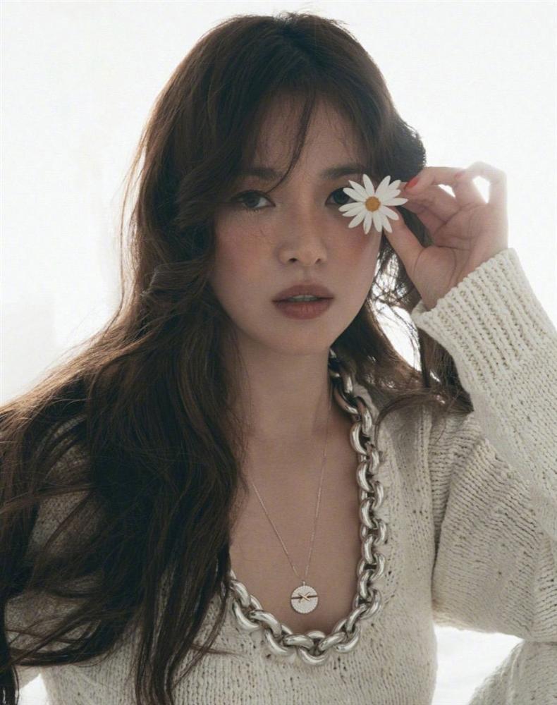 Trọn bộ ảnh Song Hye Kyo trên tạp chí, ngắm xong không còn ai dám chê kém sắc-12