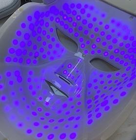 Mặt nạ điện tử hơn 2.000 USD và loạt sản phẩm làm đẹp da đắt tiền-2