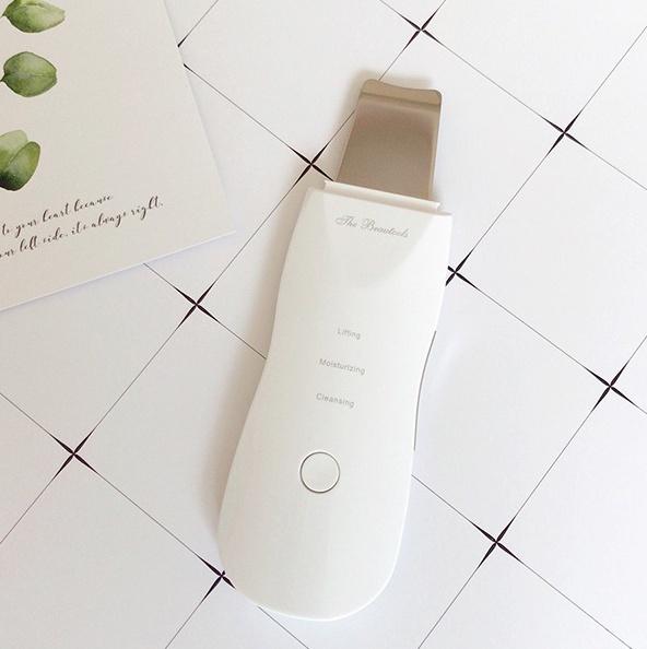 Mặt nạ điện tử hơn 2.000 USD và loạt sản phẩm làm đẹp da đắt tiền-8