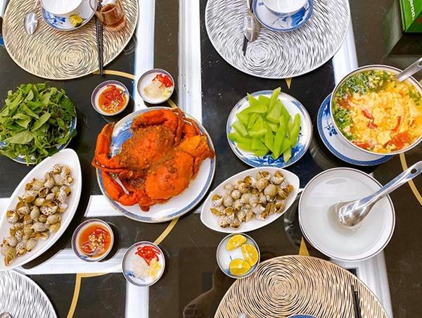 Cuộc sống nhung lụa của á hậu Thanh Tú-10