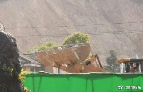 Sao Hoa ngữ chết khiếp vì fan cuồng: Lộc Hàm bị quay lén, Tiêu Chiến bị rượt chạy mất dép-1