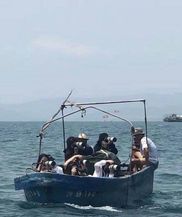 Sao Hoa ngữ chết khiếp vì fan cuồng: Lộc Hàm bị quay lén, Tiêu Chiến bị rượt chạy mất dép-10