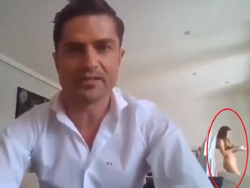 Đang phỏng vấn trực tuyến thì tình nhân khỏa thân xuất hiện-1