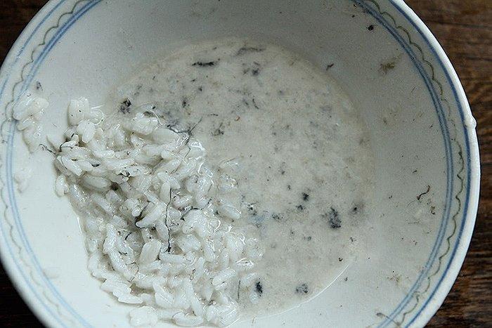 Khi rửa hàu, đừng chỉ dùng bột mì, thêm một nguyên liệu nữa đảm bảo sạch bong không vết bẩn-4